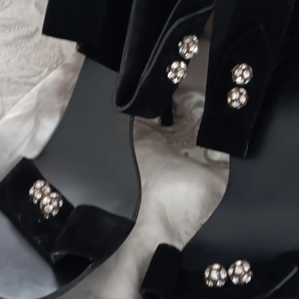 Elegant Black velour Heels with Glossy Finish